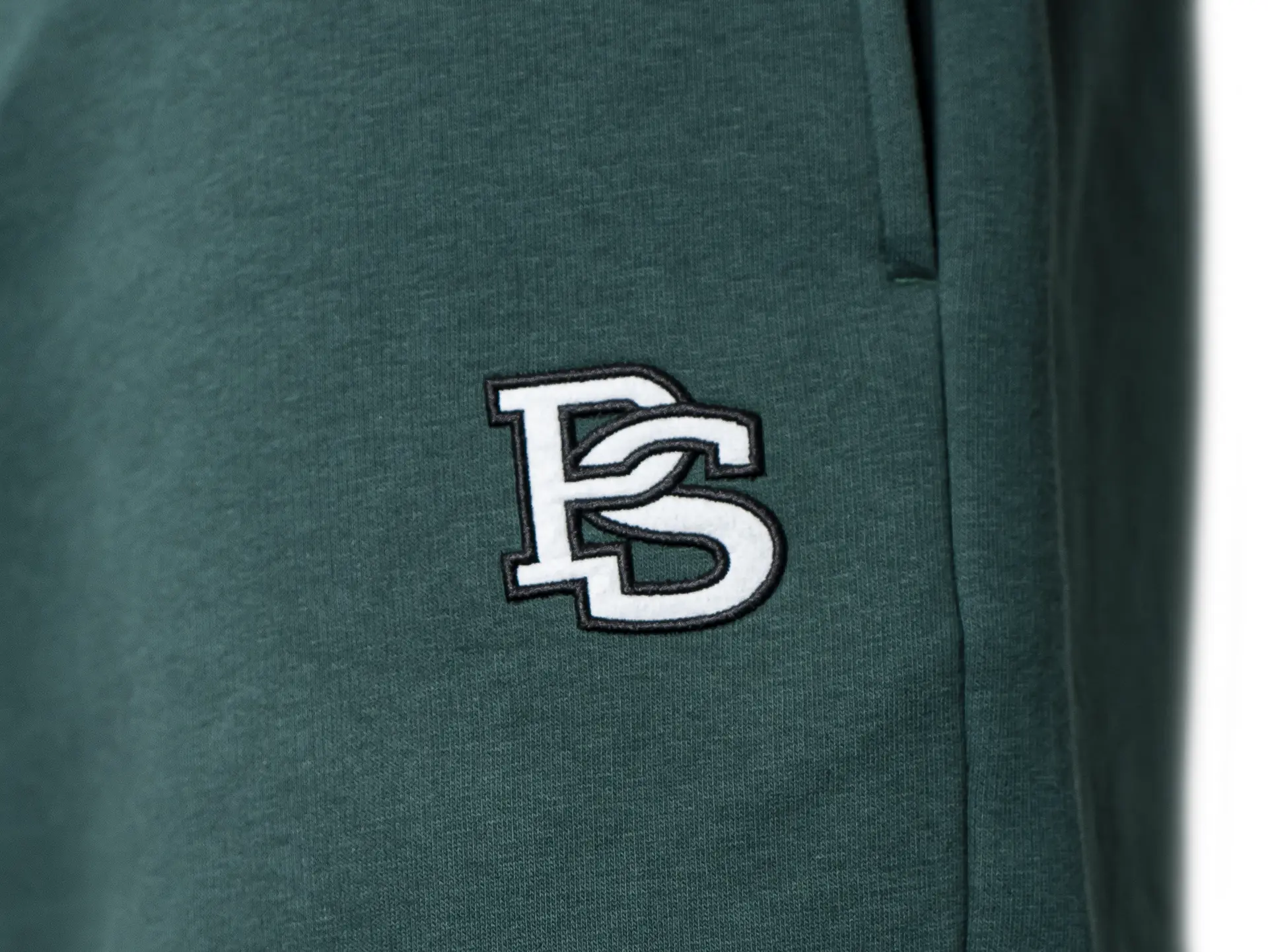 «PERFORMANCE» Short – S, grün